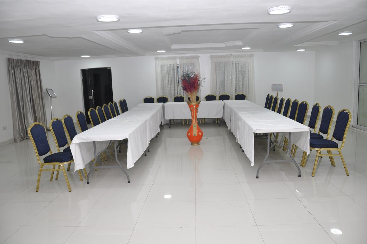 Grand Capital Hotel Ακούρ Εξωτερικό φωτογραφία