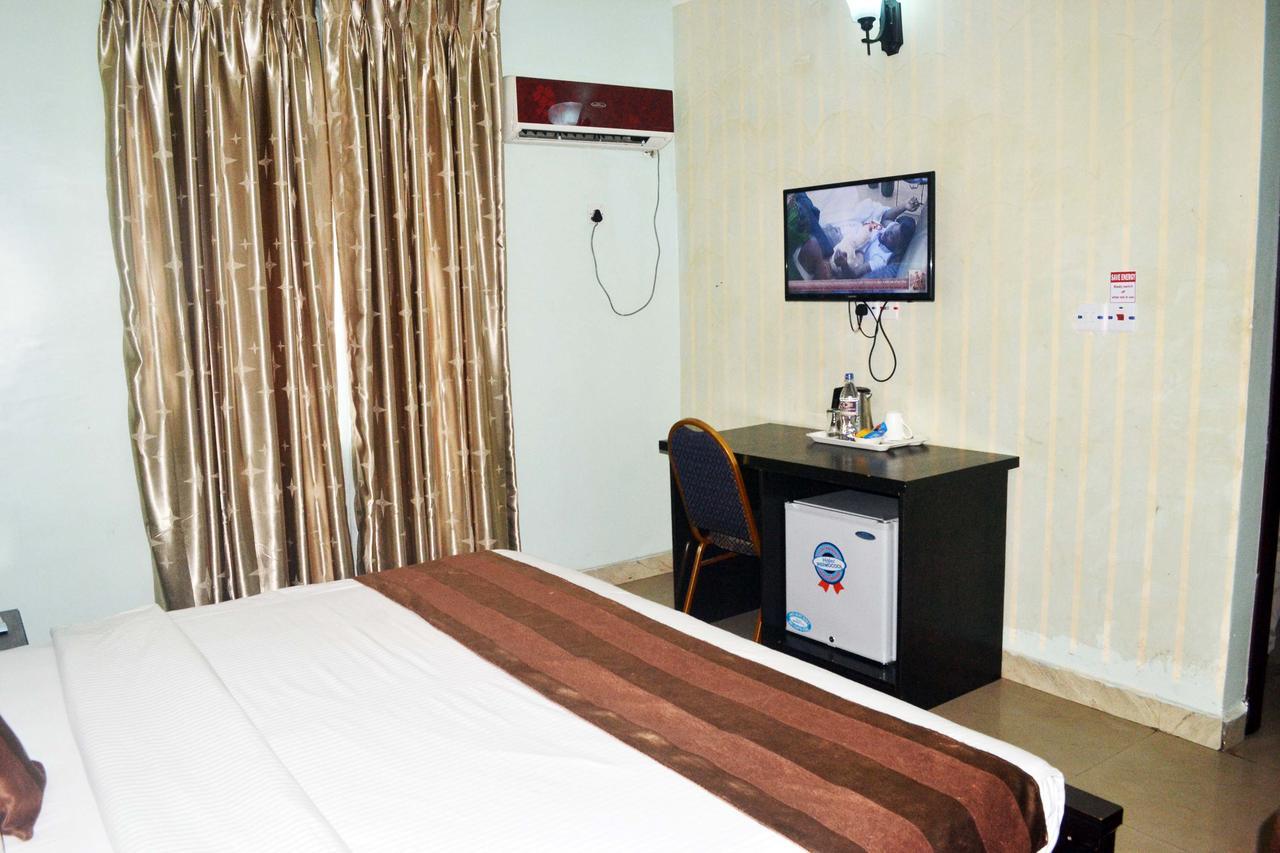 Grand Capital Hotel Ακούρ Εξωτερικό φωτογραφία